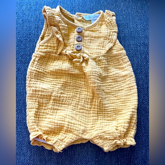 Summer clothes - Picture 1 of 2